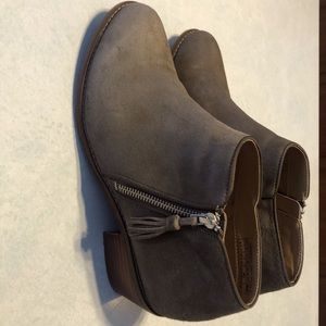 Vionic ankle boot, 9M (41 EU), taupe, suede like appearance, good condition